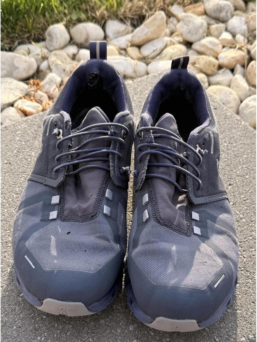 On Cloud Waterproof Running Shoes Navy Blue Men’s Size 10.5 Swiss Engineering